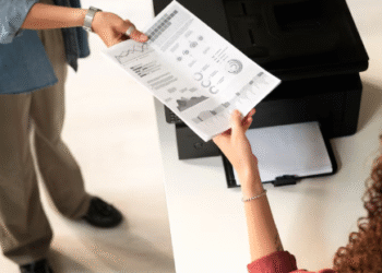 Entscheidende Kriterien bei der Wahl eines Druckdienstleisters für Betriebsanleitungen